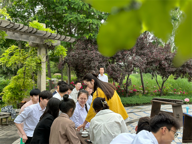 【完满演绎·课堂篇】新火试新茶,诗酒趁年华——礼仪课邀您品味右岸茶会