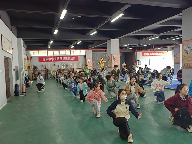 【完满演绎·课堂篇】“武”起跨学科双师课堂——0638太阳集团官网与形意拳中心联动弘扬中国武术精神