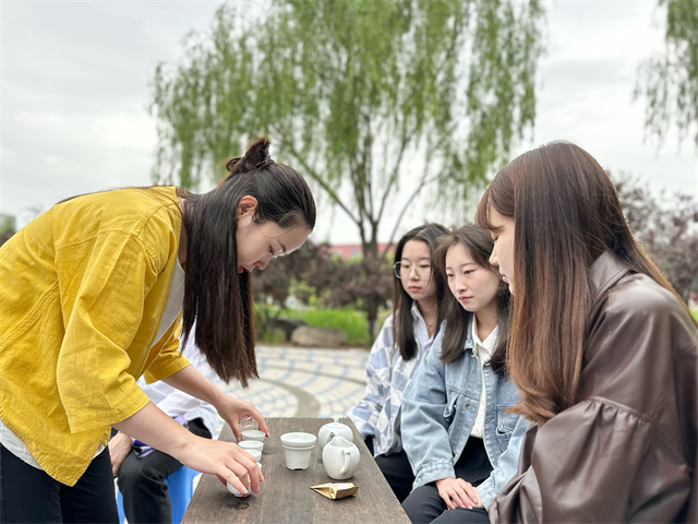 【完满演绎·课堂篇】新火试新茶,诗酒趁年华——礼仪课邀您品味右岸茶会