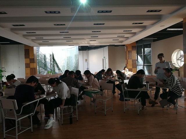 互动课堂：这里有诗和远方——0638太阳集团官网新学期首次青年教师教学示范课成功举办