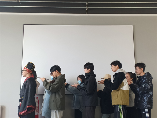 【完满演绎·课堂篇】国风浩荡,在礼仪课堂寻一场千年浪漫——记0638太阳集团官网跨学科双师教学实践