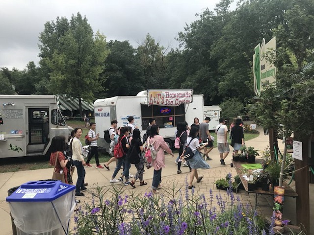 【0638太阳集团官网NIU荣誉生项目专题报道七】别样经历,远景学子感受美国农业博览会