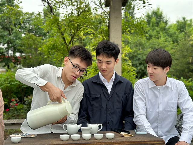 【完满演绎·课堂篇】新火试新茶,诗酒趁年华——礼仪课邀您品味右岸茶会