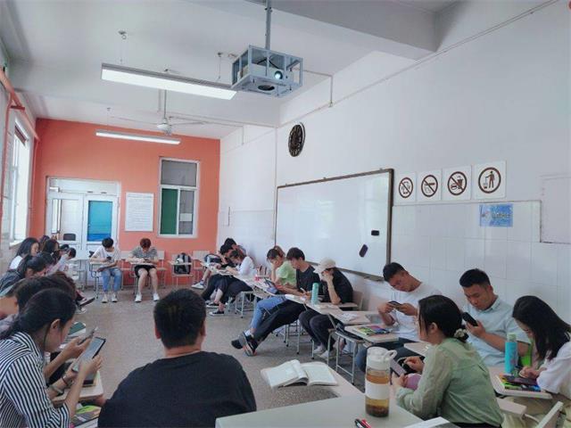 【大咖阅读·教研篇】《腾讯传》与媒体符号的意义 ——人文与艺术教研室大咖进课堂专题活动