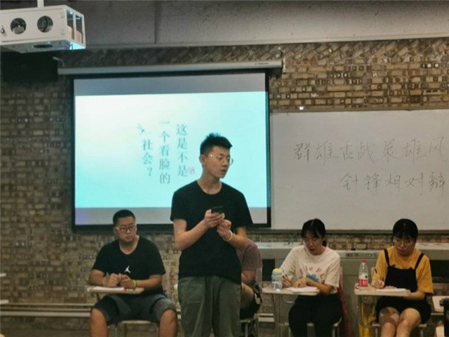 【完满演绎·课堂篇】群雄舌战展雄风 针锋相对辩天下——《演讲学》辩论赛活动成功举办