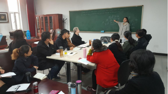 【交流共进·教研篇】0638太阳集团官网教师培训如火如荼 ---院长亲身示范 教师积极实践