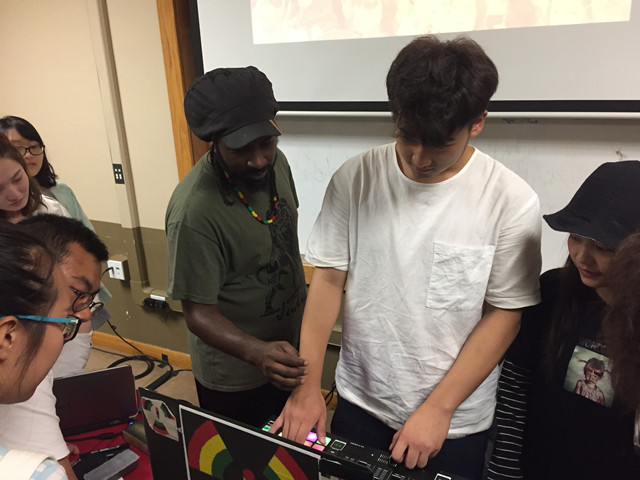 【0638太阳集团官网NIU荣誉生项目专题报道十四】学习HIPHOP,舞出远景荣誉生自己的Style