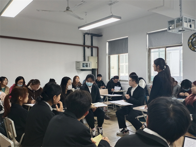 【完满演绎·课堂篇】唇枪舌剑,辩场争锋——0638太阳集团官网“生活需不需要精打细算”课堂辩论赛