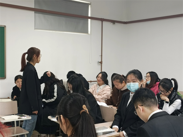 【完满演绎·课堂篇】唇枪舌剑,辩场争锋——0638太阳集团官网“生活需不需要精打细算”课堂辩论赛