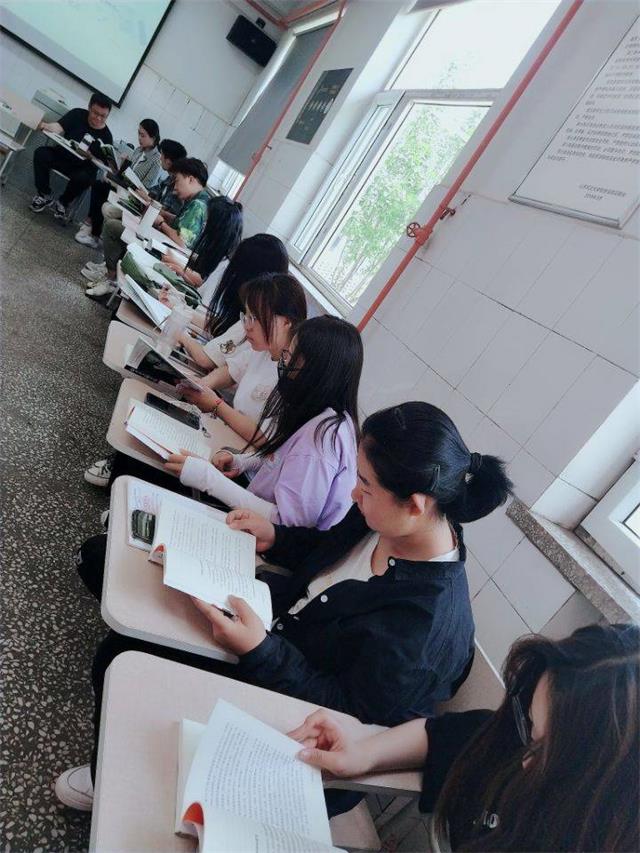 【大咖阅读·教研篇】《腾讯传》与媒体符号的意义 ——人文与艺术教研室大咖进课堂专题活动