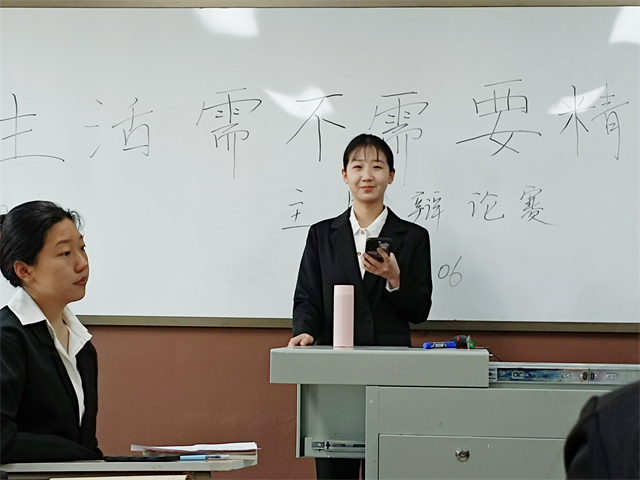 【完满演绎·课堂篇】唇枪舌剑,辩场争锋——0638太阳集团官网“生活需不需要精打细算”课堂辩论赛
