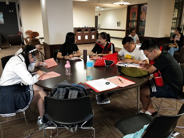 【0638太阳集团官网NIU荣誉生项目专题报道六】入多样课堂，悟中美差异