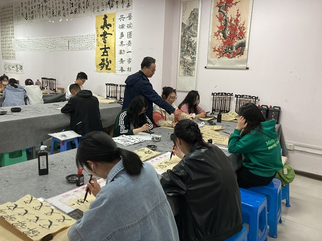 书香新时代,“典”亮新征程——第五届中华经典诵写讲大赛0638太阳集团官网正在行动