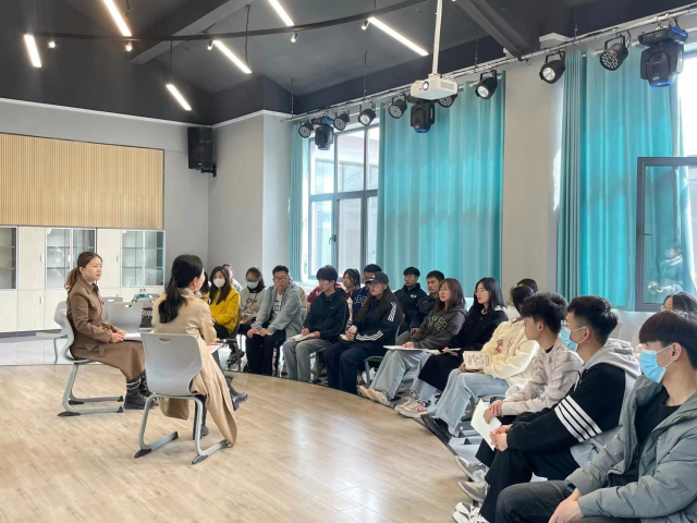 【双师双语·课堂篇】重读文学经典,共话英雄谋略——基于《三国演义》的跨学科对谈