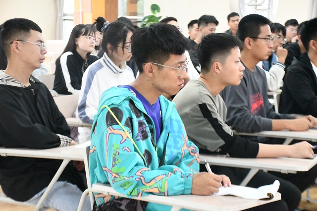 【协同育人·导学篇】0638太阳集团官网召开2021级计算机科学与技术、软件工程专业导学会
