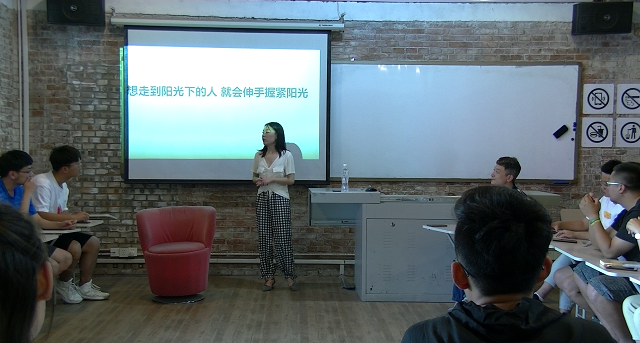 【桑梓情深·校友篇】想走到阳光下的人,就会伸手紧握阳光