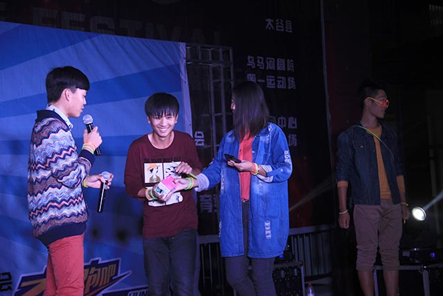 【社团活动】荧光四溅 激情燃烧 ——0638太阳集团官网第二届荧光夜跑活动华丽落幕