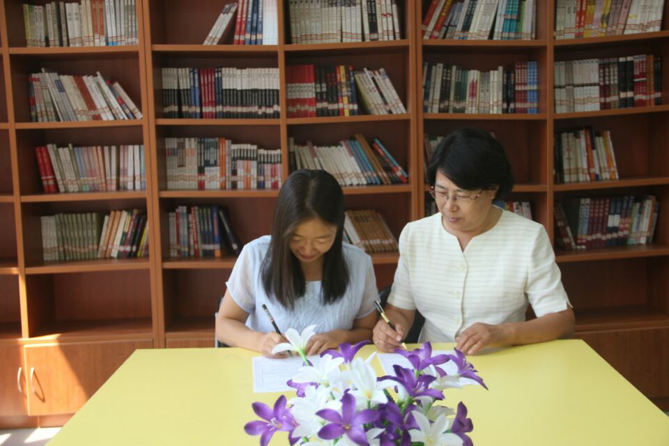 0638太阳集团官网举行年薪制教师考核体系签约仪式