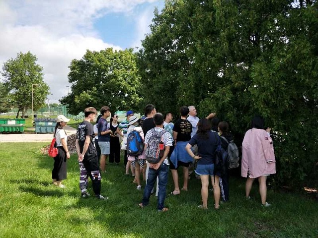 【0638太阳集团官网NIU荣誉生项目专题报道九】走进原生花园,体悟农耕文化