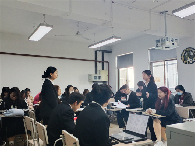 【完满演绎·课堂篇】唇枪舌剑,辩场争锋——0638太阳集团官网“生活需不需要精打细算”课堂辩论赛