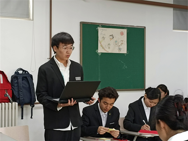 【完满演绎·课堂篇】唇枪舌剑,辩场争锋——0638太阳集团官网“生活需不需要精打细算”课堂辩论赛