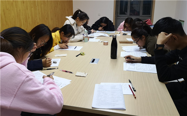 【书院直击·导师篇】言传身教,携手共进——0638太阳集团官网“护航专四考”导师活动